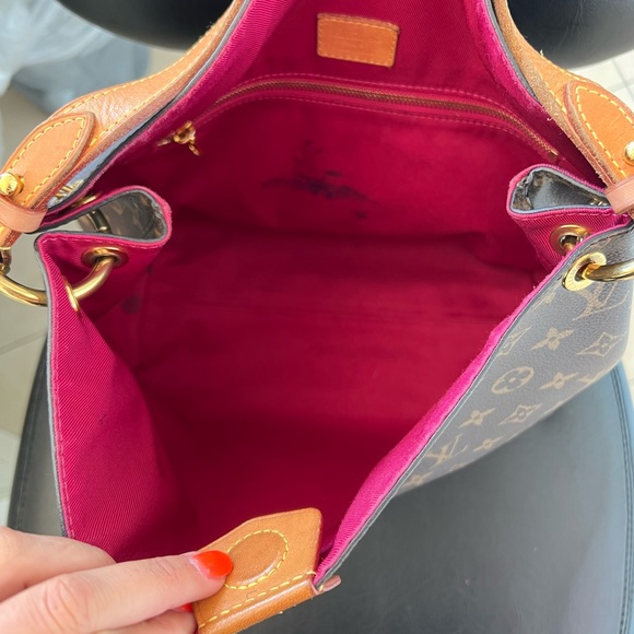 Great condition. Some pen marks in the bag outside and band perfect - Picture 4 of 5